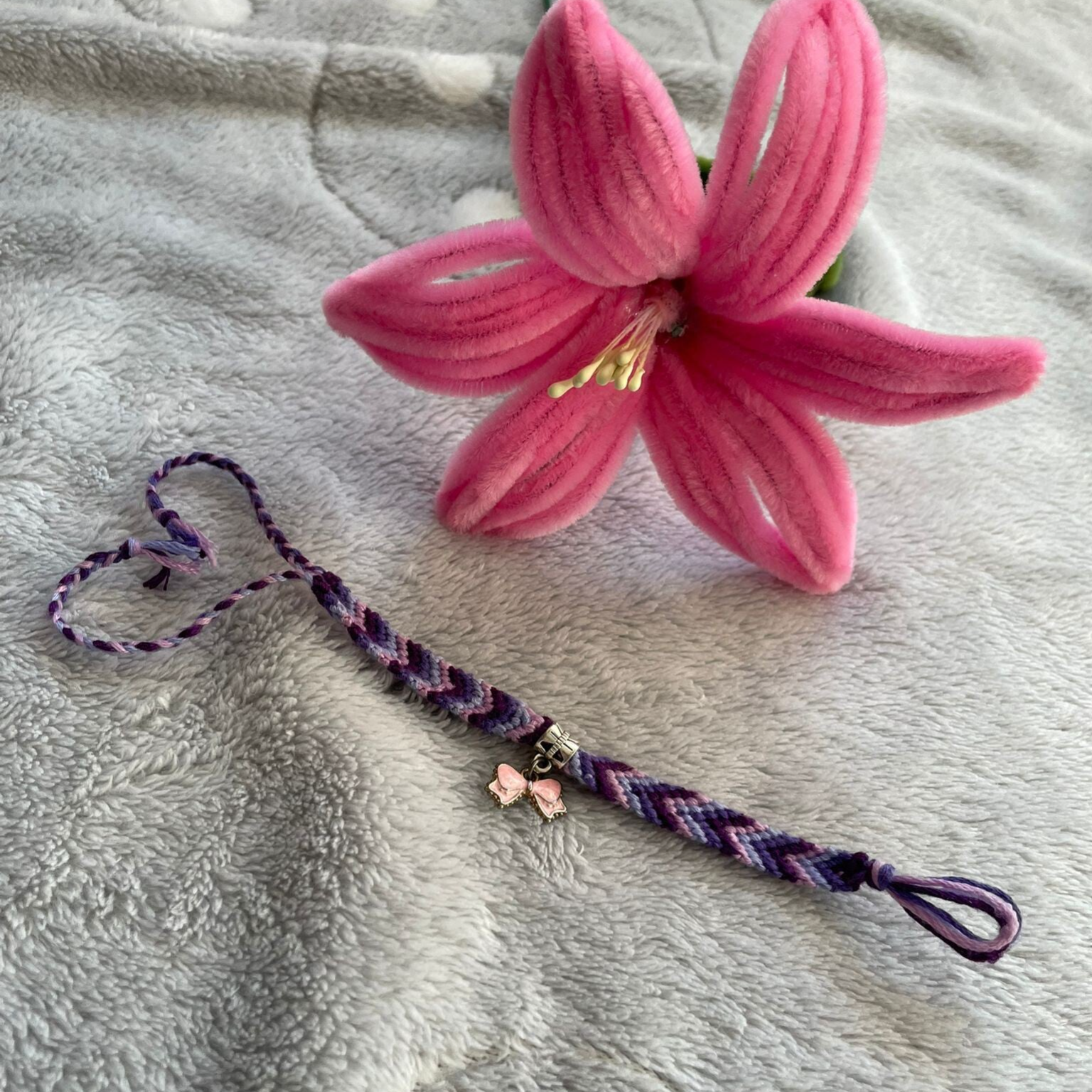 Bransoletka z kokardką