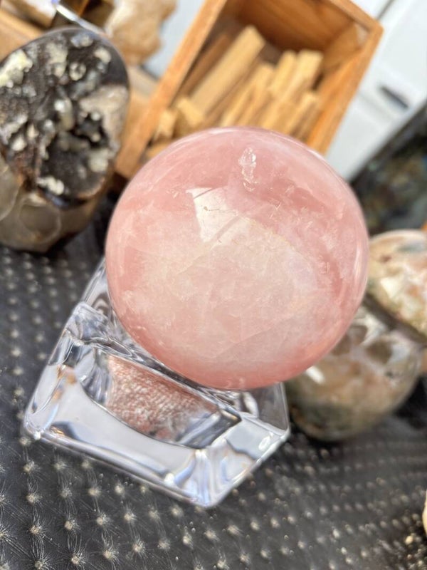 Sphère en Quartz Rose (avec support)