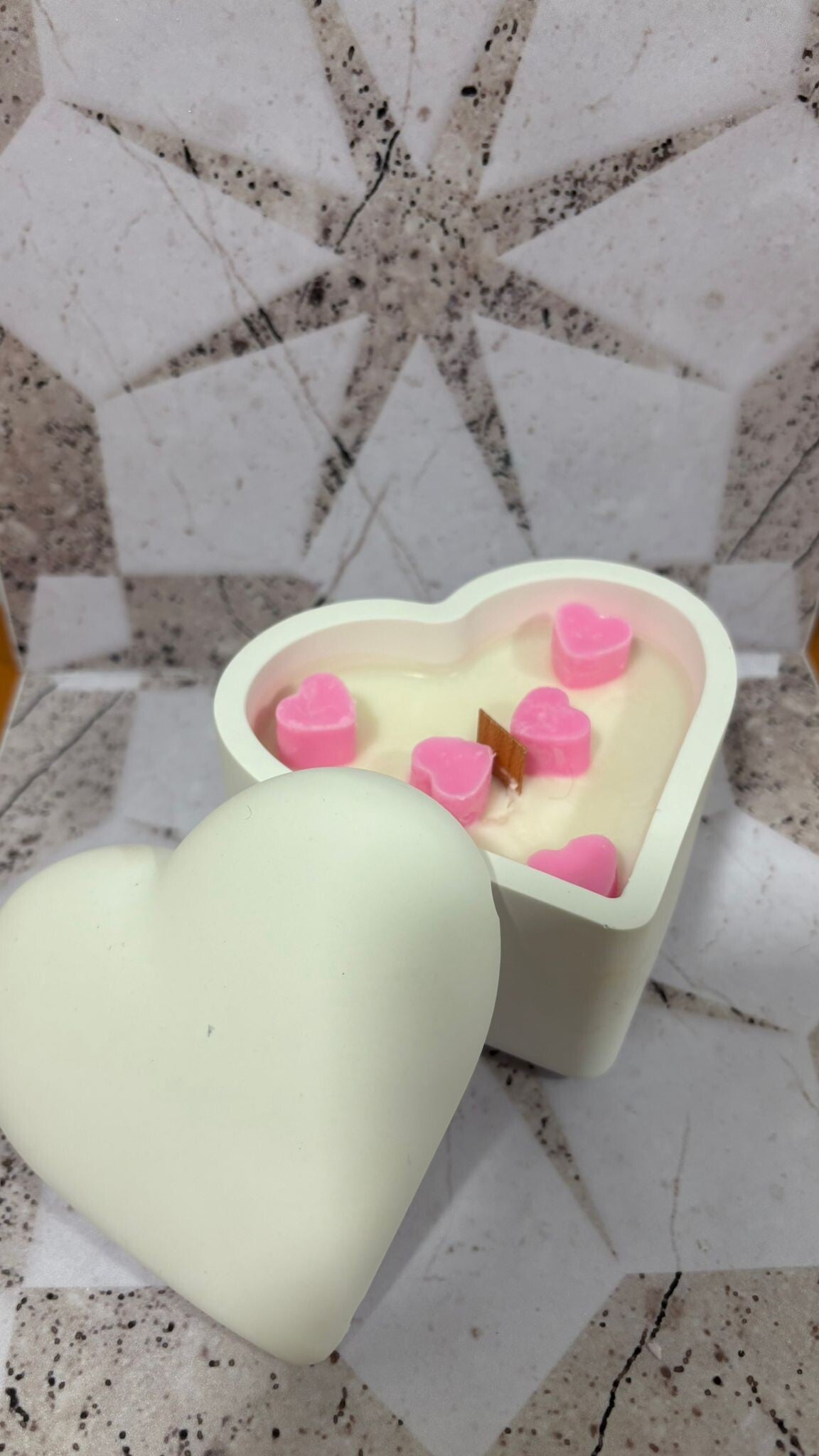 Vela de yeso en forma de corazón