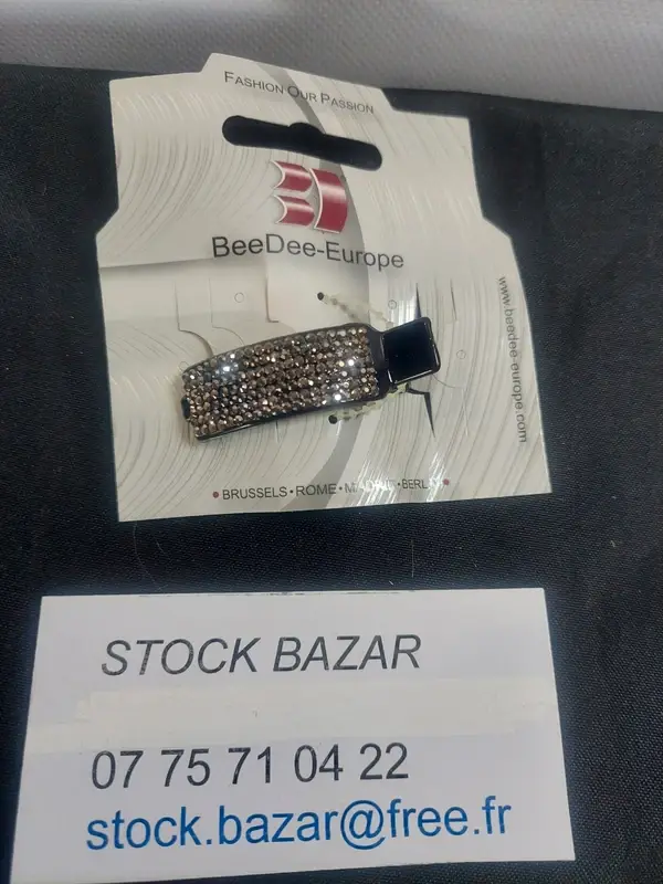 Barrette pince croco modèle noir avec strass argenté