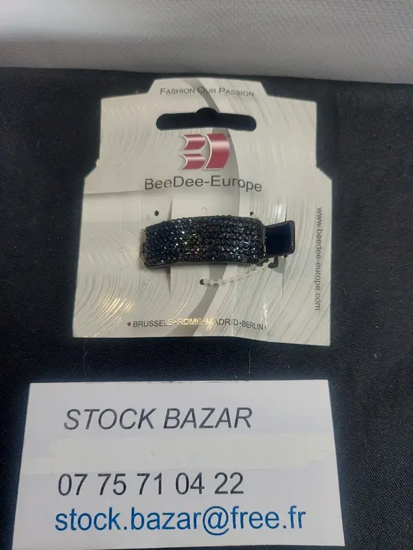 Barrette pince croco modèle noir avec strass noir