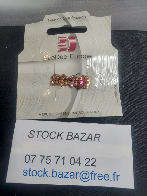 Barrette pince avec des petites pierre rose