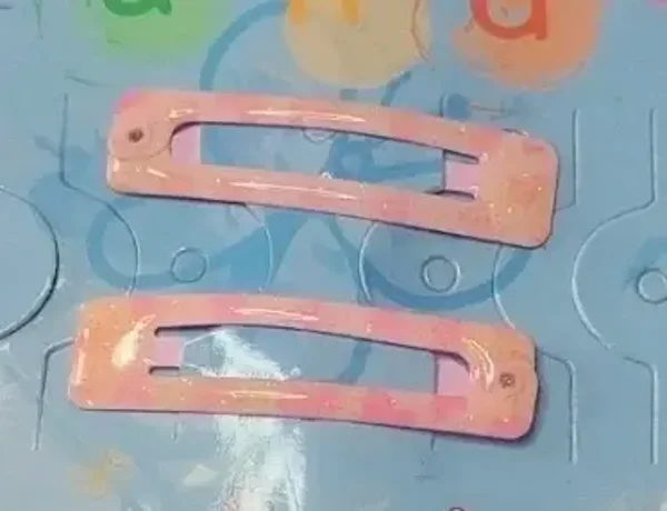 Barrettes pinces clic clac modèle rectangle rose cœur et paillettes