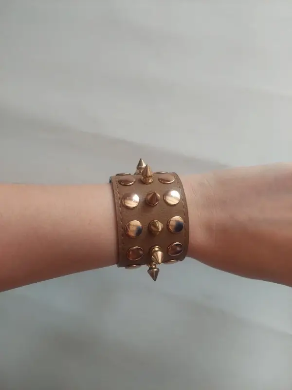 Bracelet réglable style cuir marron avec pointes