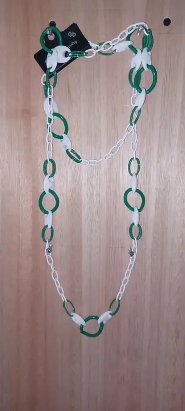 Collier vert et blanc