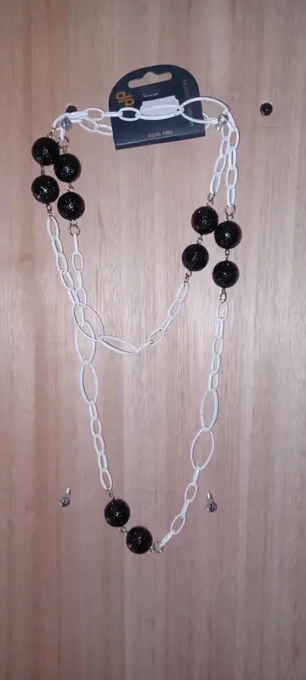 Collier noir et gris blanc