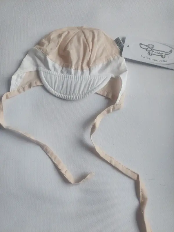 Chapeau casquette fine creme et blanc