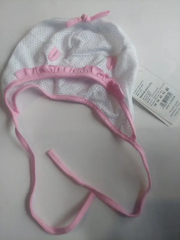 Bonnet rose et blanc léger 44 cm