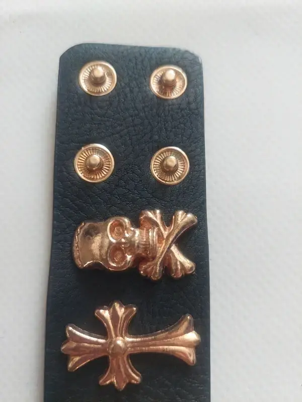 Bracelet style cuir tetes et croix couleur cuivre