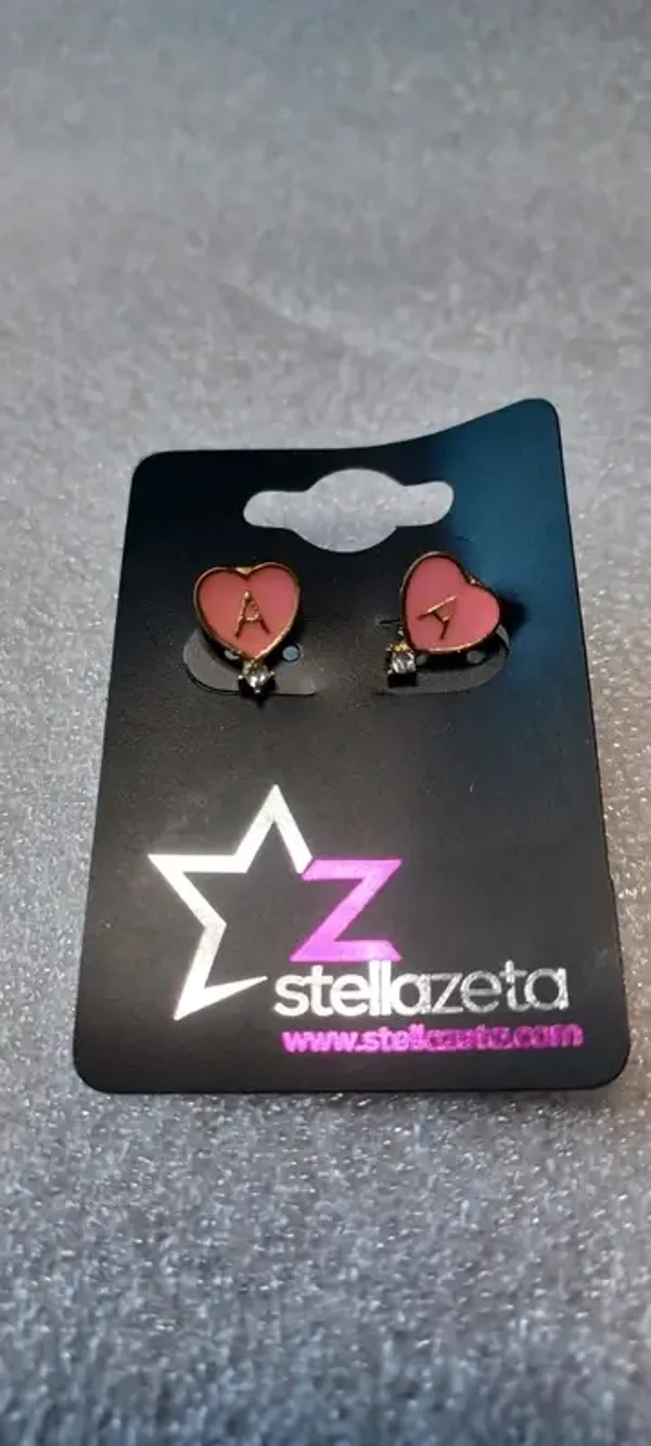Boucles d'oreilles coeur rose avec "A"