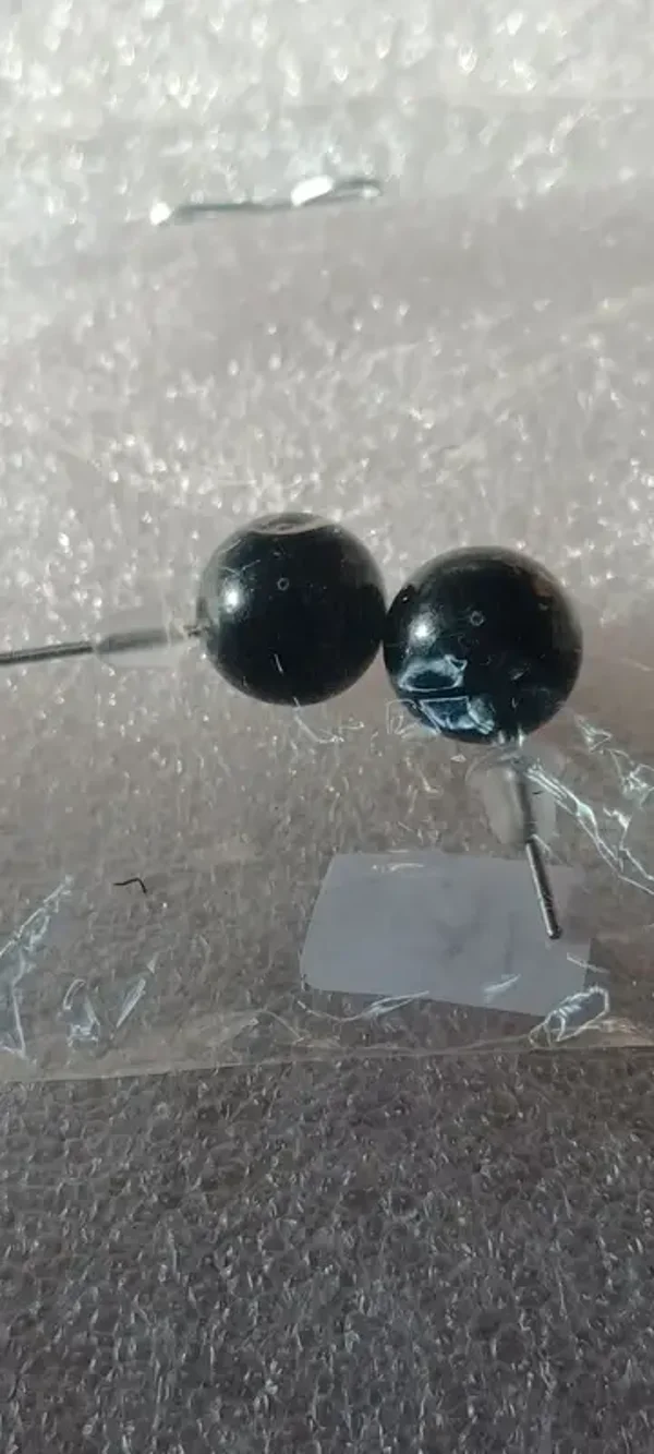 Boucles d'oreilles "boule noire"