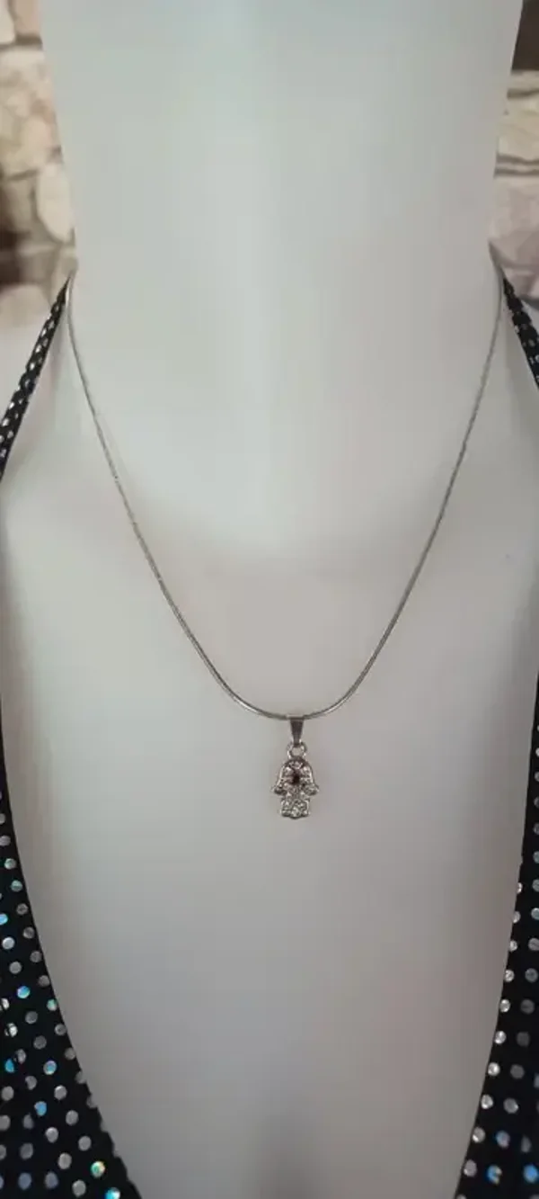 Collier "main"