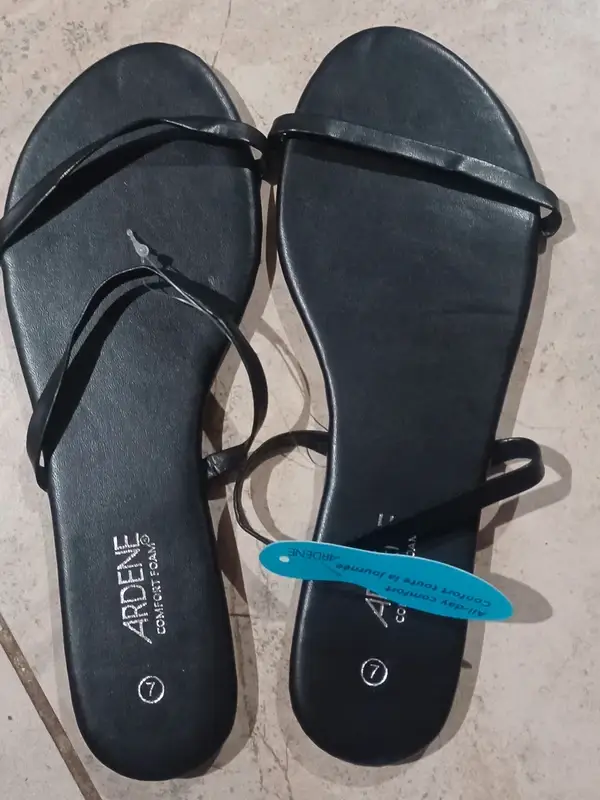 Sandales noires courroies