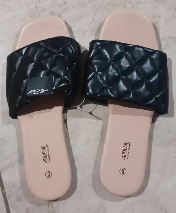 Sandales à glissières matelassées