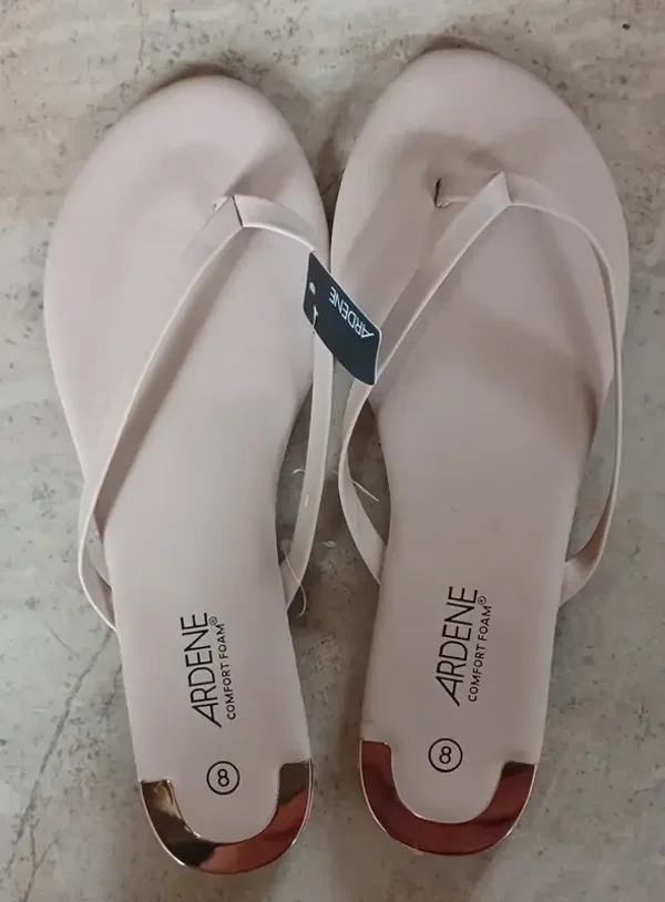 Sandales beiges talons dorés P8