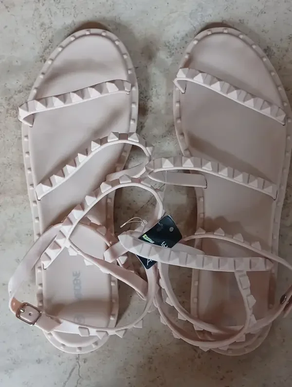 Sandales beiges, lanières "pointes" P9