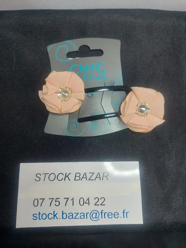 Double pinces avec petites fleurs couleur rose