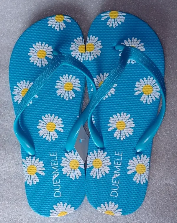 Tongs bleu ciel avec marguerites T36/37