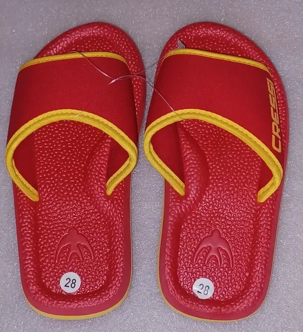 Sandales rouges et jaunes T28