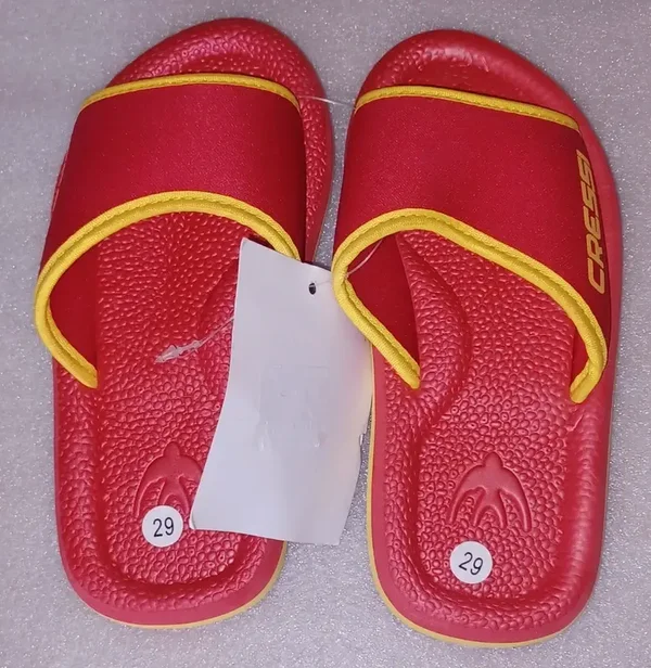 Sandales rouges et jaunes T29