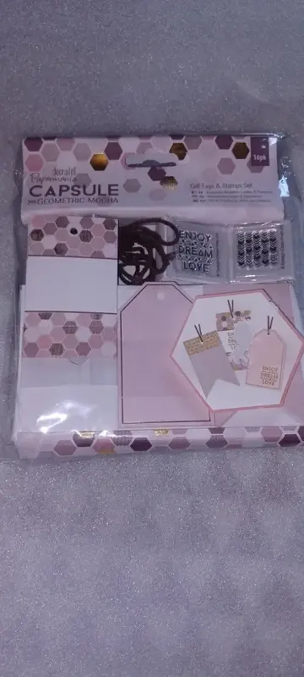 Etiquettes cadeau et tampons "Enjoy Dream Love"