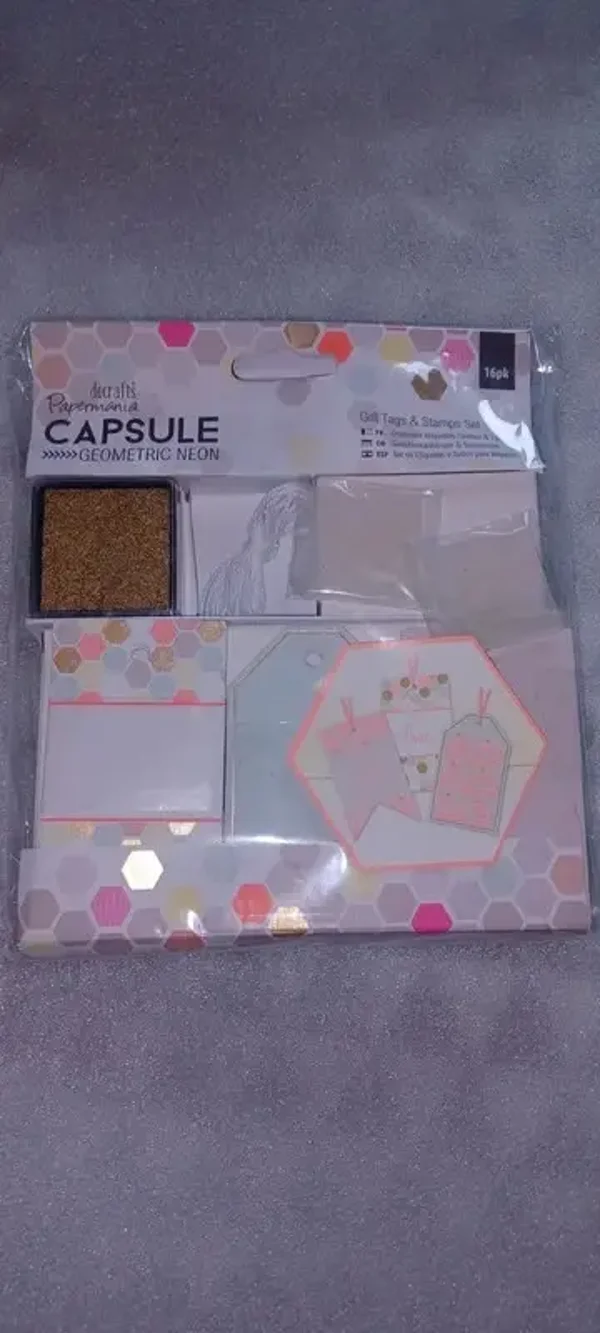 Etiquettes cadeau et tampons "LOVE"