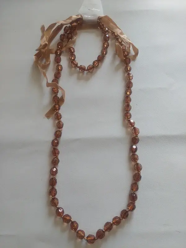 Long collier à perles marrons fermeture à lacet