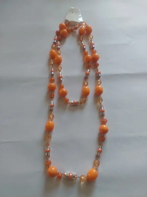 Grand collier de perles orange