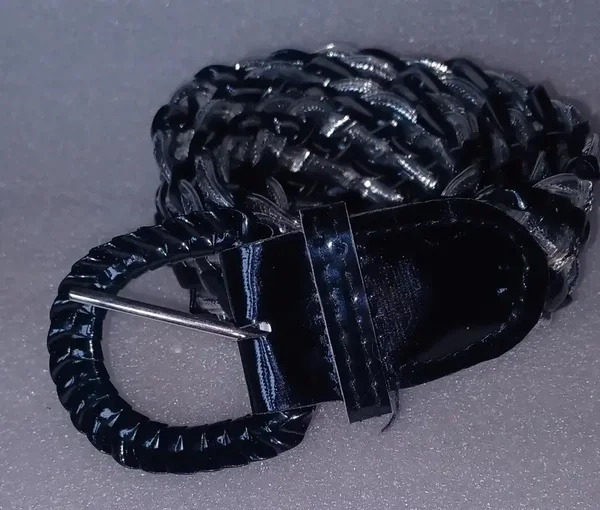 Ceinture plastique noire et argentée