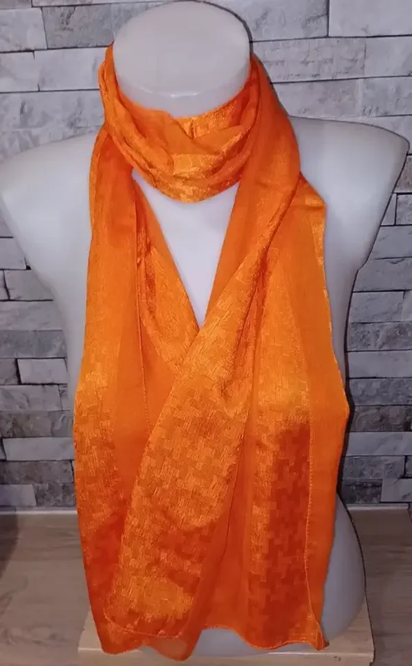 Écharpe orange effet voile