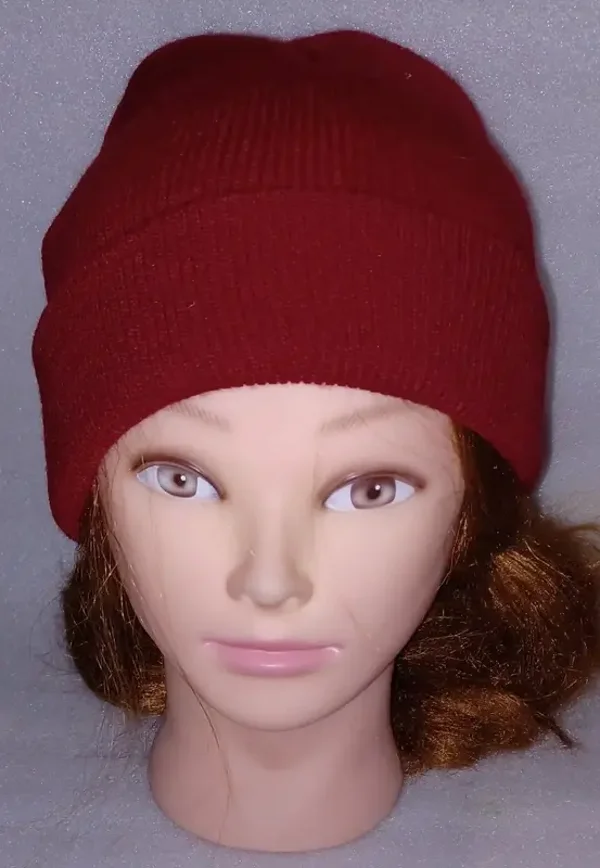 Bonnet rouge avec revers en maille