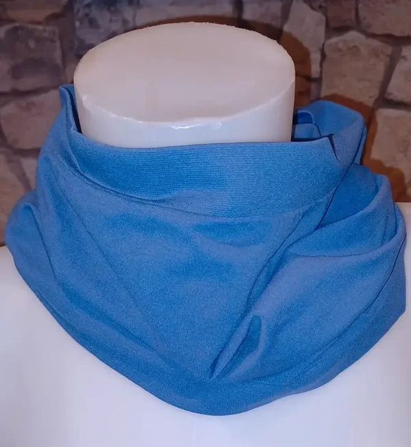 Tour de cou bleu