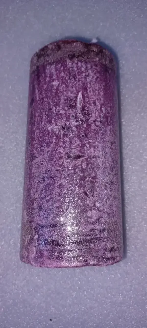 Bougie mauve avec paillettes