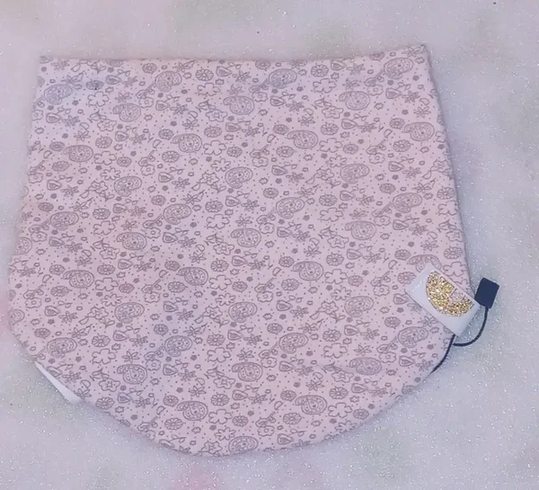 Bavoir bandana motifs fleurs