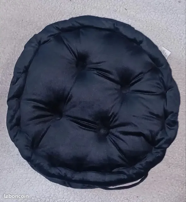 Coussin de sol noir