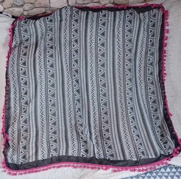 Foulard avec pompons fuchsia