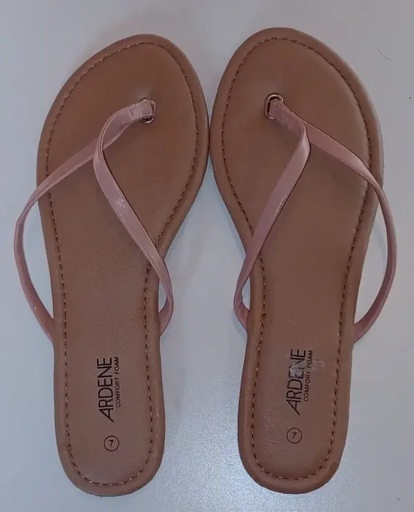 Sandales avec lanières rosées