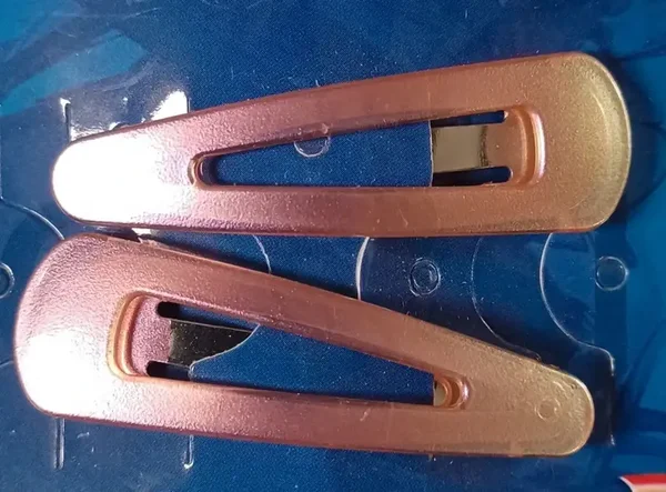Deux pinces rosées