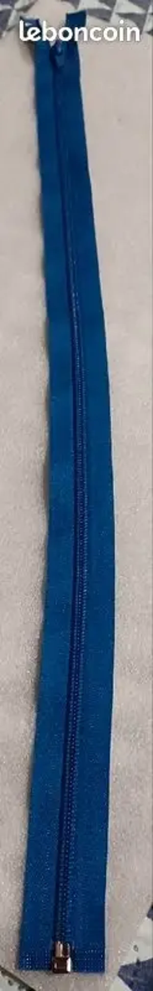 Fermeture éclair bleue  57 cm