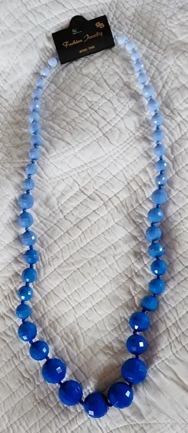 Long collier perles bleues