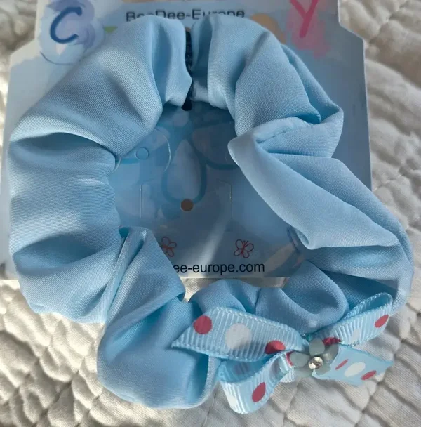 Chouchou bleu avec nœud