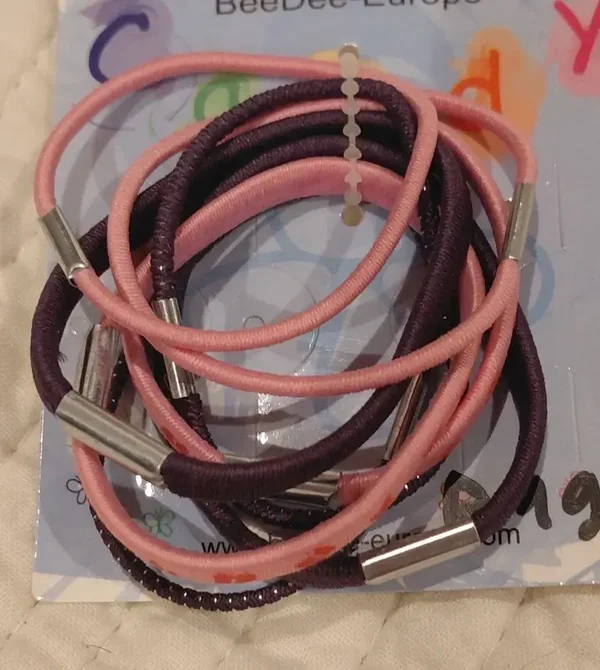 Élastiques roses et violets