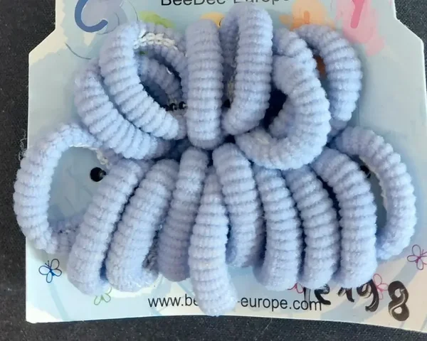 Petits nœuds élastiques mauves