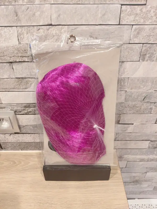 Perruque de déguisement violette