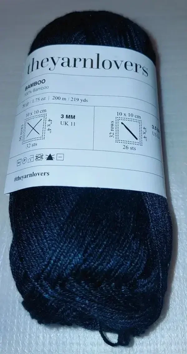 Bobine de fil noir