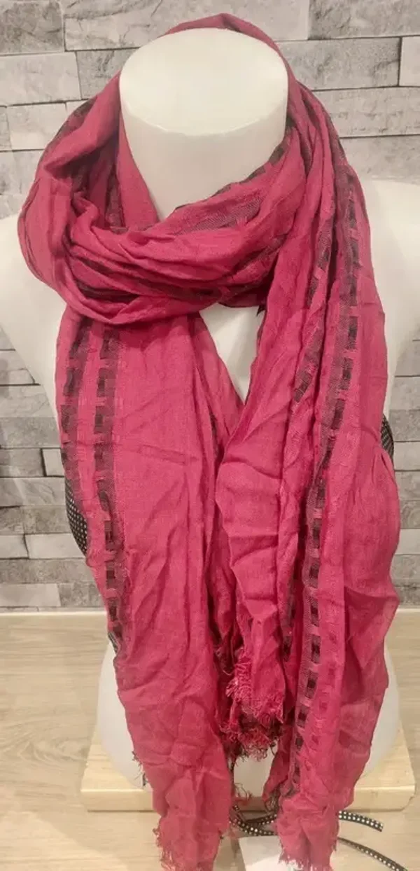 Écharpe rouge et noire