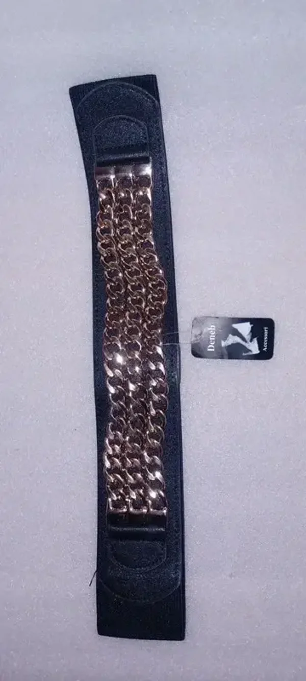 Ceinture noire avec chaînes dorées