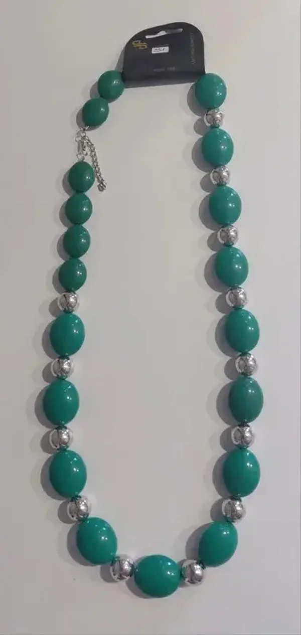 Collier "galets" verts et perles argentées