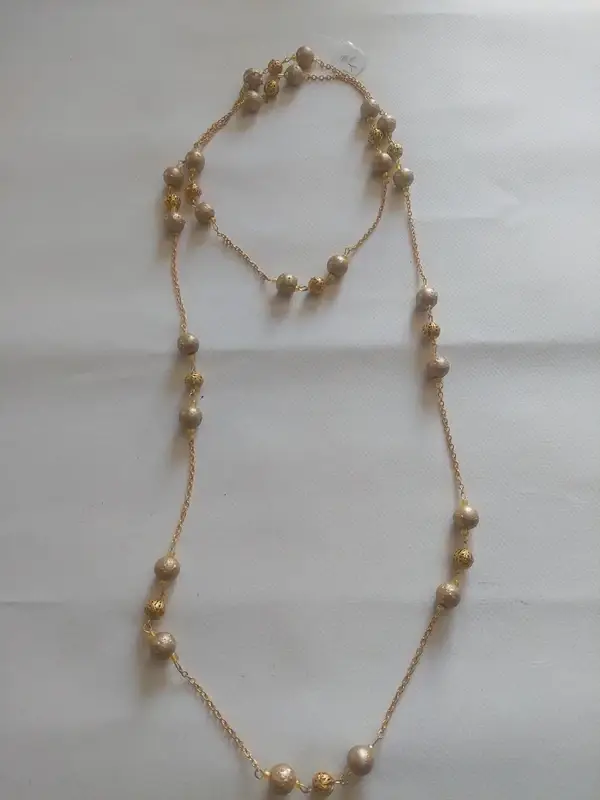 Long collier couleur doré