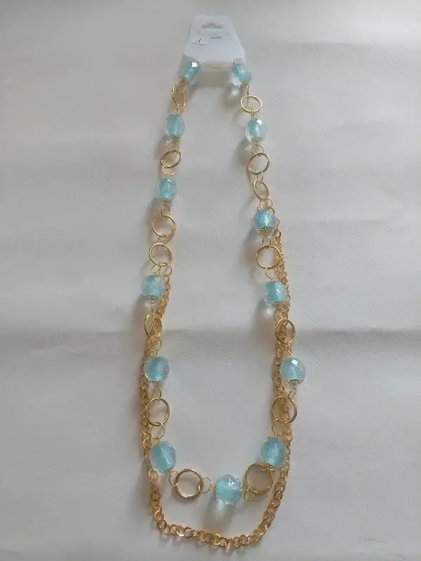 Collier doré avec perles turquoises